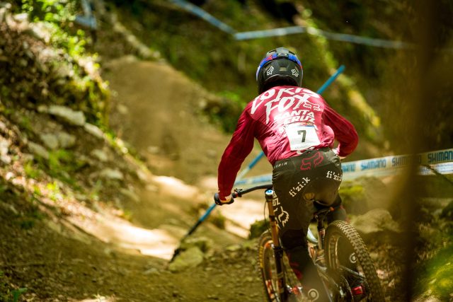 Loris Vergier in gara a Lourdes, prima tappa World Cup DH 2017