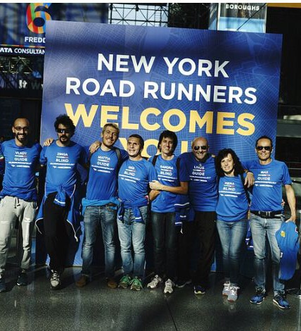 il gruppo dei Blind Runners presenti alla recente New York City Marathon il gruppo dei Blind Runners presenti alla recente New York City Marathon