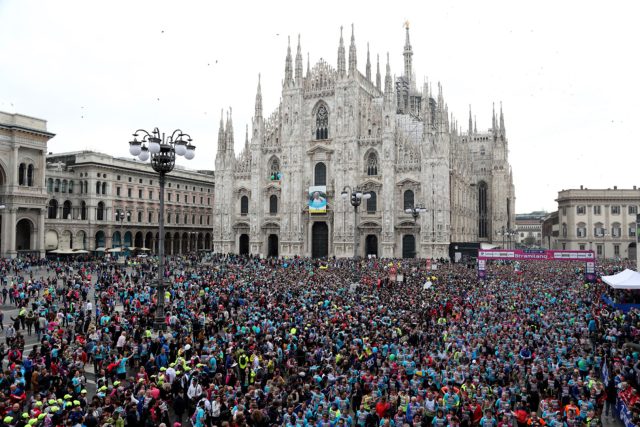 L'incredibile scenario della partenza dell'edizione 2017 in Piazza Duomo L'incredibile scenario della partenza dell'edizione 2017 in Piazza Duomo