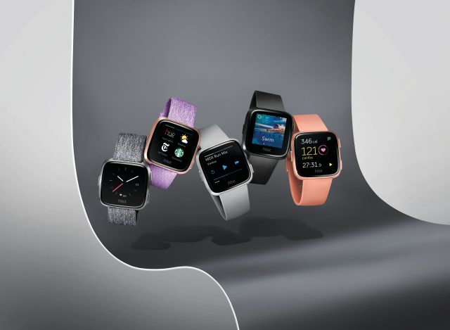 Con Fitbit Versa, uno stesso orologio, mille stili diversi! Con Fitbit Versa uno stesso orologio, mille stili diversi!