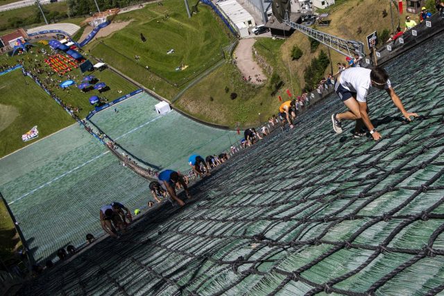 La vertigine del Red Bull 400 nello scatto di Olaf Pignataro
