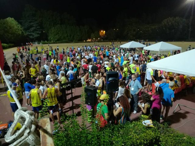 La folla della RUN & WALK BY NIGHT 2017