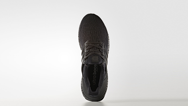 La particolare forma della conchiglia posteriore delle nuove adidas ULTRABOOST Triple Black, per un comfort sempre al top La particolare forma della conchiglia posteriore delle nuove adidas ULTRABOOST Triple Black, per un comfort sempre al top