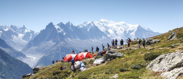 Tifosi lungo il percorso all'UTMB 2017