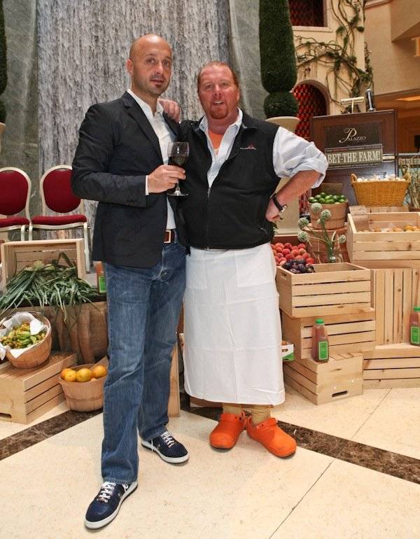 A sinistra Joe Bastianich, in compagnia di Mario Batali. Il grande chef internazionale è rpotagonista anche a LAS VEGAS con uno dei suoi incredibili ed esclusivi ristoranti A sinistra Joe Bastianich, in compagnia di Mario Batali. Il grande chef internazionale è rpotagonista anche a LAS VEGAS con uno dei suoi incredibili ed esclusivi ristoranti
