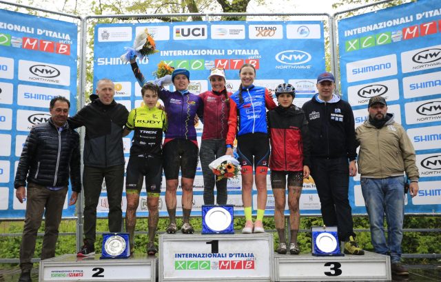Il podio della gara Open Donne: al centro la leader della categoria U23 Martina Berta, la leader della Classifica Generale Lechner e Vera Medvedeva