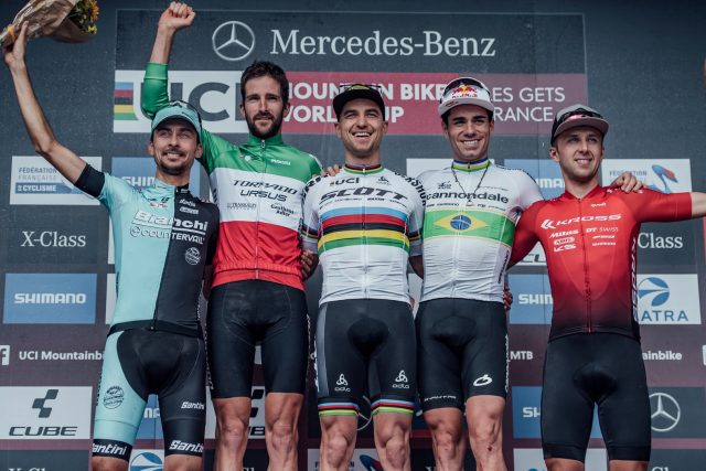 Il podio maschile alla World Cup XC di Les Gets: 4° Stephane Tempier, 2° Gerhard Kerschbaumer, 1° Nino Schurter, 3° Henrique Avancini, 5° Ondrej Cink