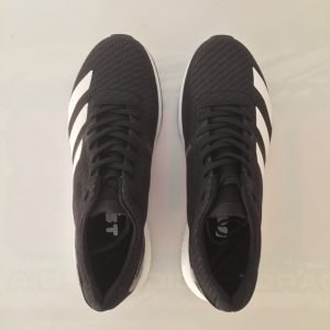 Le nuove Lo shape indubbiamente filante delle nuove adidas Adizero Boston 8. Lo shape filante non deve ingannare, infatti la zona del toe box è ben sviluppata e il piede trova grande comfort anche in questa scarpa racer. Le nuove Lo shape indubbiamente filante delle nuove adidas Adizero Boston 8. Lo shape filante non deve ingannare, infatti la zona del toe box è ben sviluppata e il piede trova grande comfort anche in questa scarpa racer.