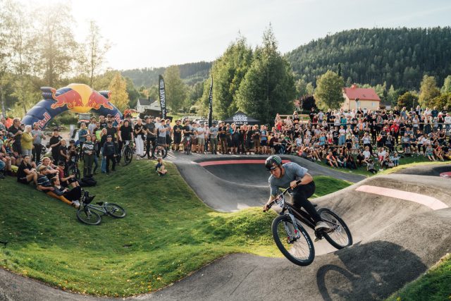Max Fredriksson alle qualifiche per i Red Bull Pumptrack World Championships di Järvsö, Svezia | foto: Emrik Jansson/Red Bull Content Pool