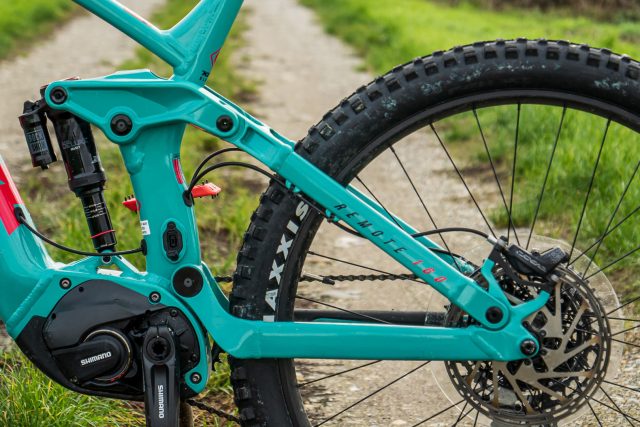 Il carro posteriore della Kona Remote 160, con i foderi bassi lunghi 435 mm