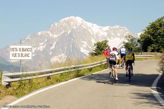 il-monte-bianco-fa-da-sfondo-a-la-montblanc_t