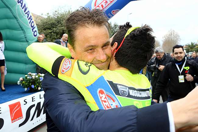 scinto-abbraccia-ponzi-gp-costa-etruschi_t
