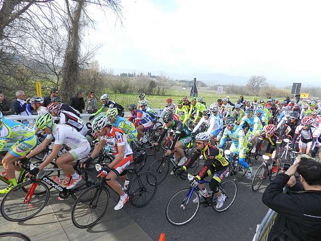 ciclisti-al-via-gf-amore_t