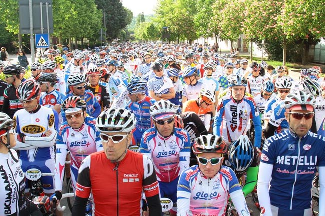 ciclisti-in-attesa-via_t