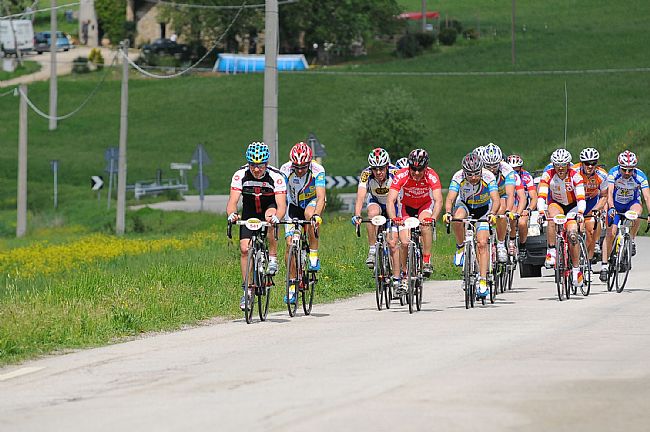 ciclisti-sui-pedali_t