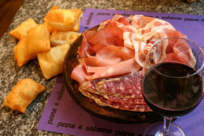 gnocco-fritto-salumi-e-lambrusco_t