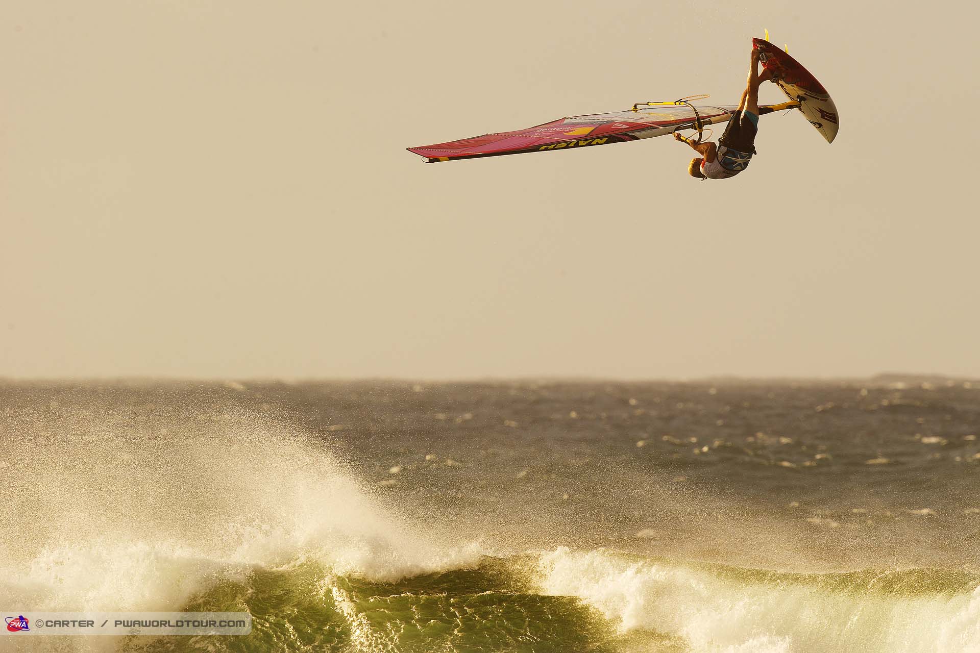 SM14_wv_Robby_Naish_table_top