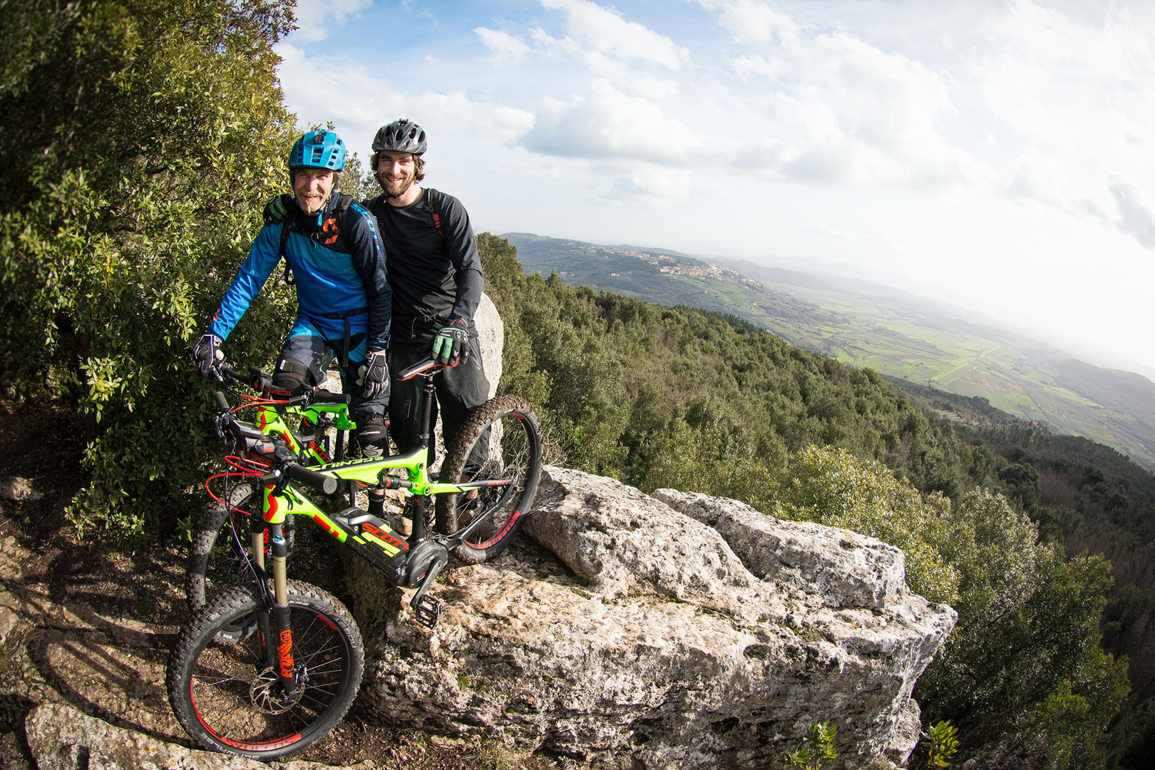 Il padre e il fratello di Nino Schurter a Massa Marittima con le eBike Scott - Superenduro 2016