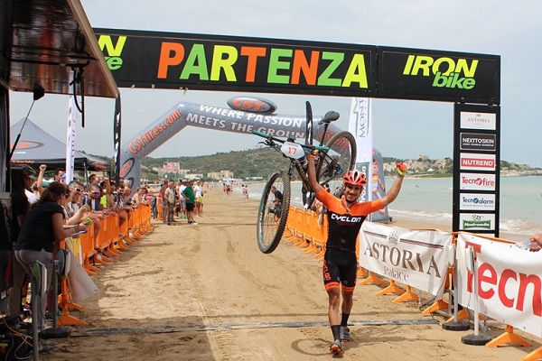 Ancora una vittoria per Angelo Bonaventura Degioia in una classica pugliese (foto organizzatori)