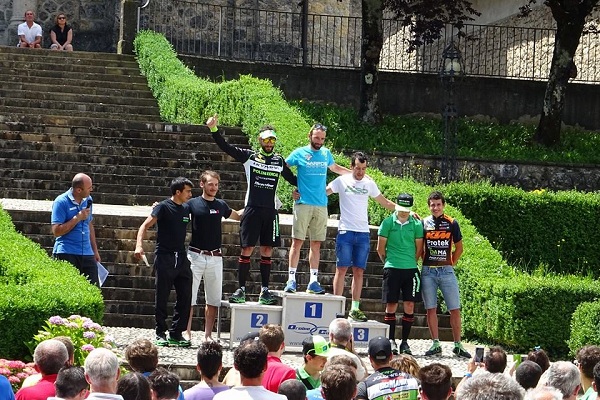 Il podio della Johnny Cattaneo Mtb Race (foto organizzatori)