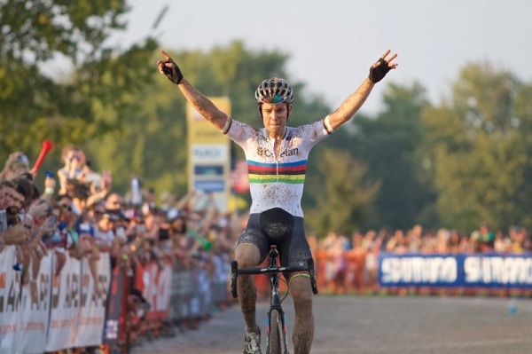 L'arrivo vittorioso di van Aert a Iowa City (foto organizzatori)