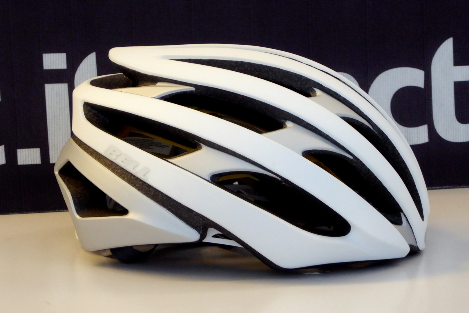 bell stratus mips pad set