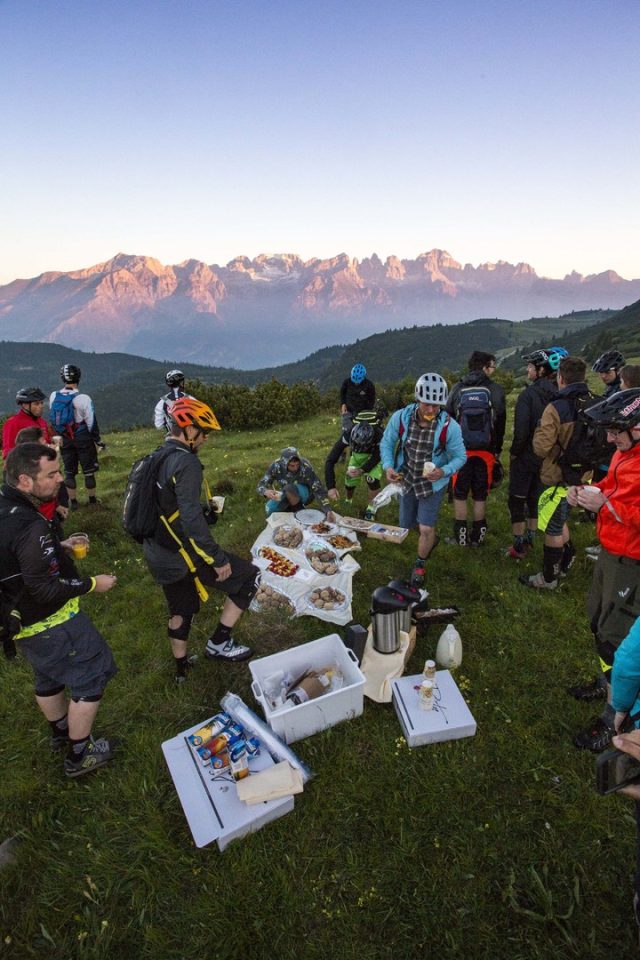 Epic ride con alba sulle Dolomiti del Brenta
