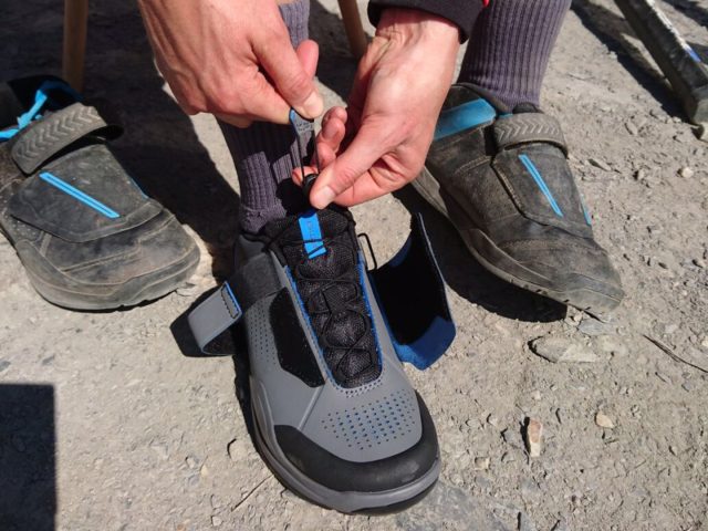 Rachel Atherton indossa le nuove scarpe Shimano per il gravity