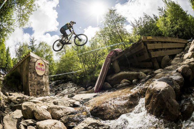 Road gap sull'iconica pista di Fort WIlliam