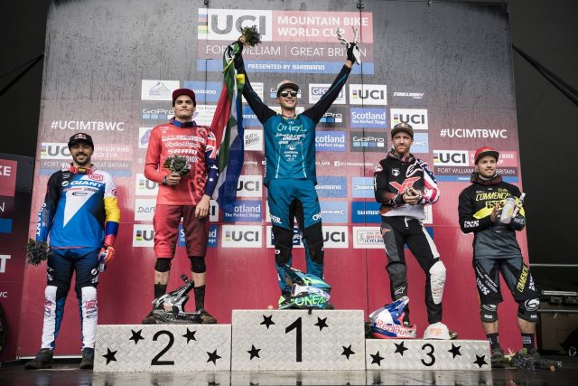 Marcelo Gutierrez, Jack Moir, Greg Minnaar, Aaron Gwin e Remy Thirion sul podio di Fort William