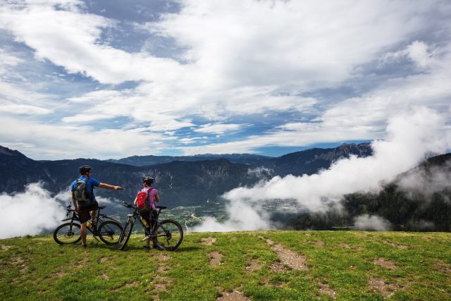 Scopri la Valsugana e il Lagorai pedalando attraverso i numerosi itinerari con diversi gradi di difficoltà e lunghezza adatti sia al biker esperto che principiante! Un vero paradiso per la tua bici… per un’esperienza tutta da pedalare!