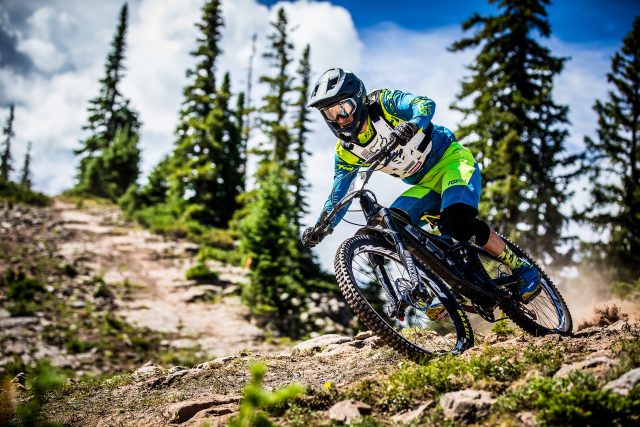 Devinci Spartan Carbon 2018 in azione durante il recente round EWS di Aspen Snowmass