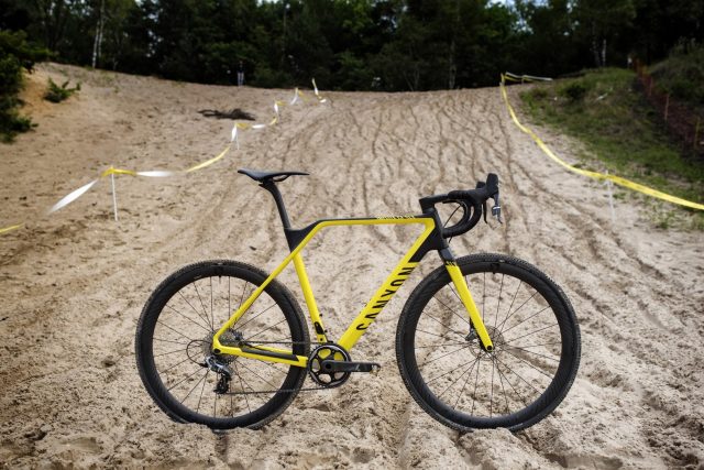 Canyon Inflite CF SLX 9.0 Pro Race