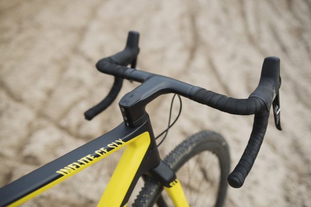 Cockpit integrato ottimizzato per il ciclocross