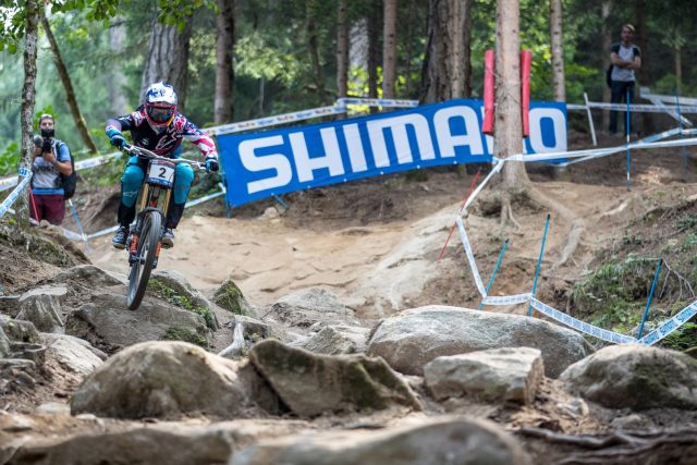 Aaron Gwin vince le qualifiche in Val di Sole - foto: Michele Mondini