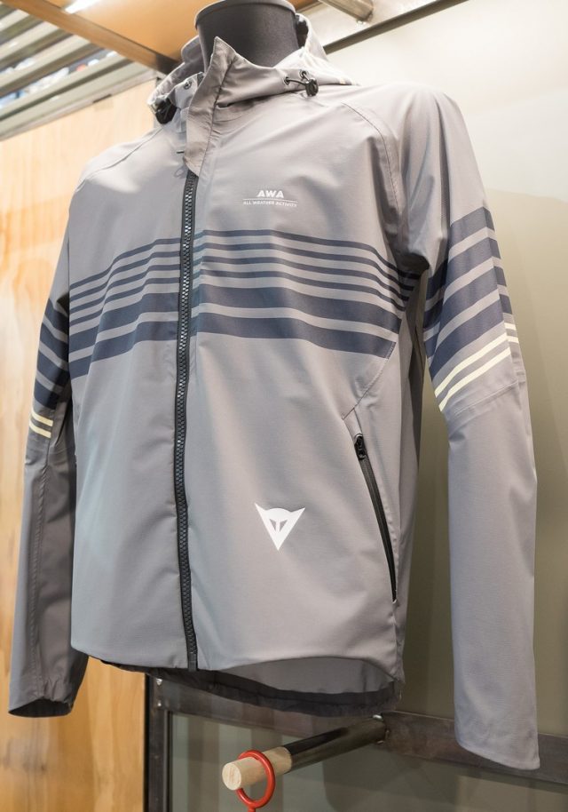 Dainese presenta l'innovativa linea d'abbigliamento AWA