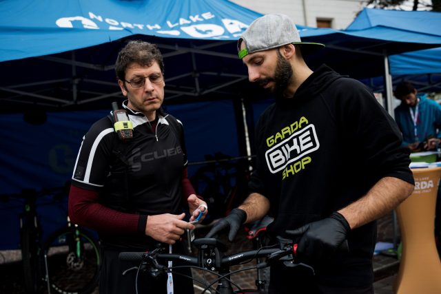 Setup della bici prima di partire - foto: Miha Matavz
