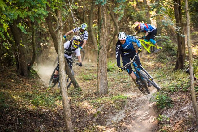 In MTB sugli spettacolari trail di Finale Outdoor Resort, insieme a Fabien Barel