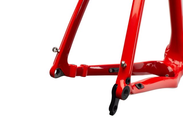 Attacco disco Flat Mount per rotori da 140 mm sul fodero sinistro