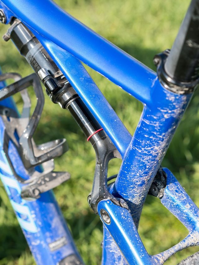 Vista ravivcinata dell'ammortizzatore minimale realizzato in collaborazione con Rock Shox