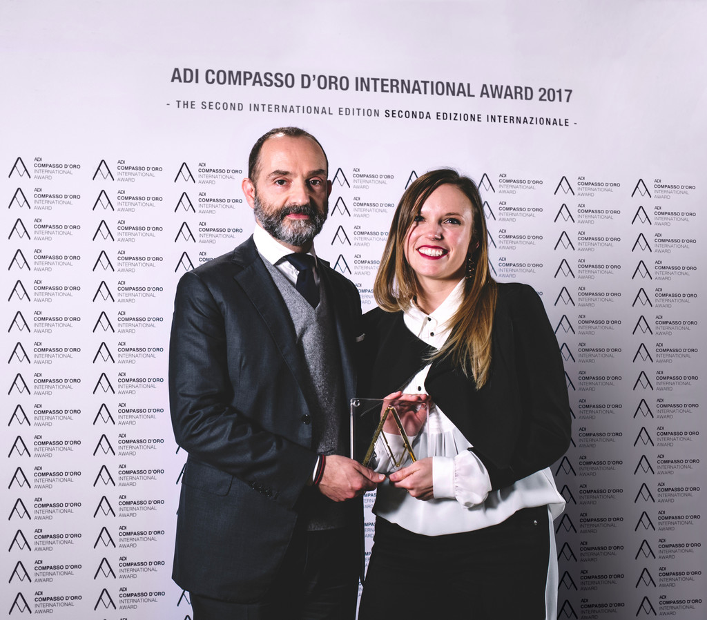 Fanny Boria e Cristiano Silei ricevono il premio Compasso d'Oro per il design di Dainese Pro-Armor