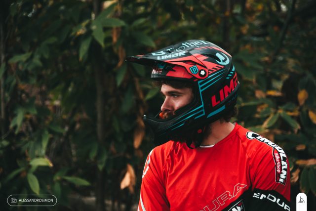 Alex Lupato con il casco Limar DH5 Carbon