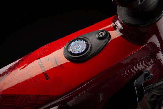 Pulsante d'accensione in posizione comoda sul top tube