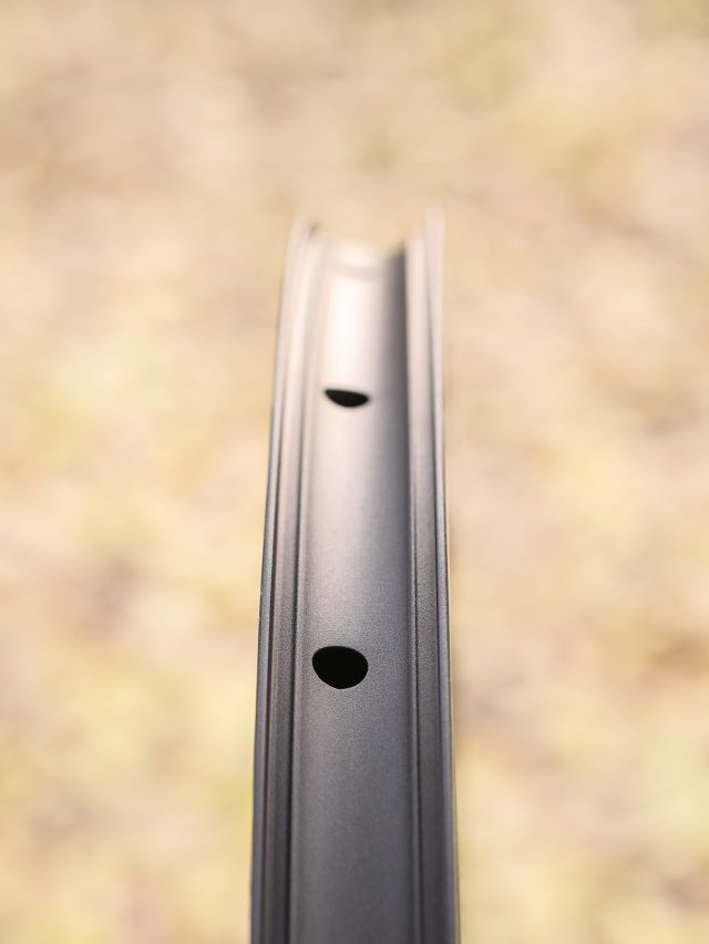 FSA Afterburner Wider: il cerchio asimmetrico