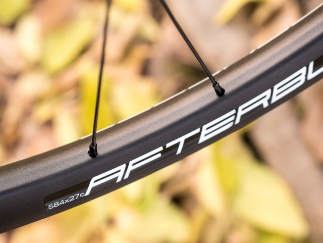 FSA Afterburner Wider: cerchio con canale interno da 27 mm