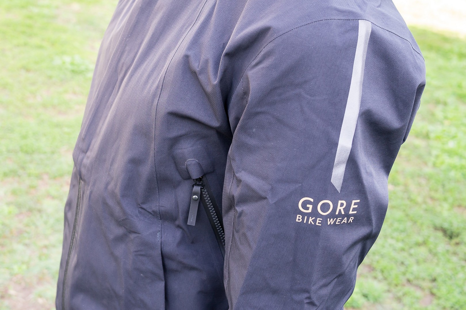 Test accessori: giacca impermeabile One Gore-Tex Pro
