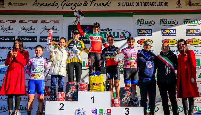 Il podio della gara Open Donne: Eva Lechner (al centro). Alla sua sinistra Francesca Baroni, alla sua destra Rebecca Gariboldi