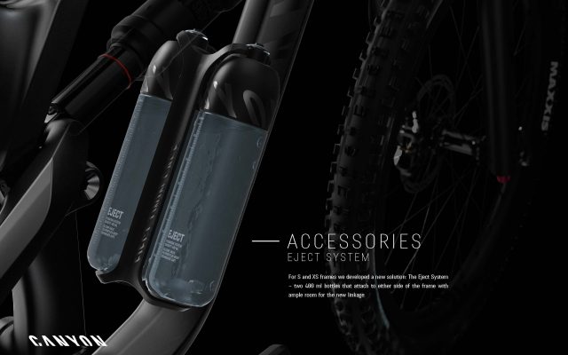 Sistema Eject System pensato per le taglie XS e S: due borracce da 400 mm con accesso laterale
