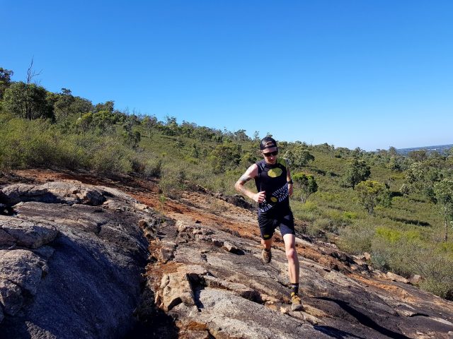 Scotty Hawker in allenamento sui terreni a lui più congeniali, quelli misti di roccia e sterrato della sua Nuova Zelanda Scotty Hawker in allenamento sui terreni a lui più congeniali, quelli misti di roccia e sterrato della sua Nuova Zelanda