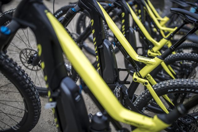 La flotta di Spectral:On 8.0 al press camp Canyon - foto: Markus Greber